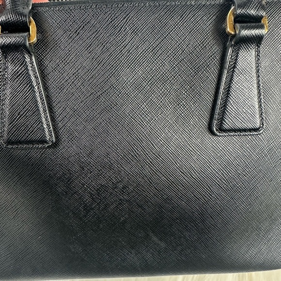 Prada Black Saffiano Galleria Leather Handle Bag - Picture 5 of 16